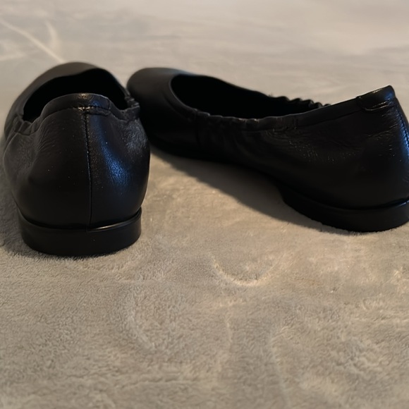 COPY - Never Worn Ecco Ballet Flats - Picture 4 of 4